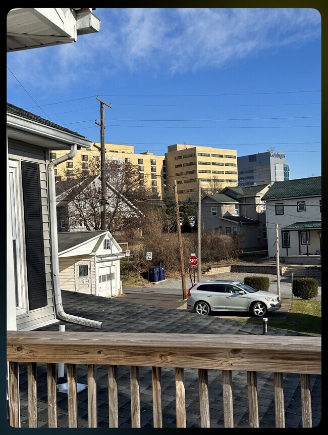 938 Cherry St, Unit 201 in Danville, PA - Foto de edificio - Building Photo