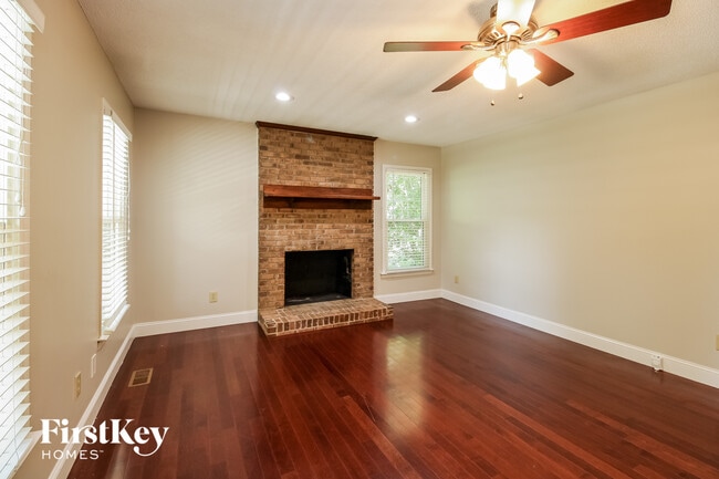 4907 Whisper Oak Dr in Trinity, NC - Foto de edificio - Building Photo