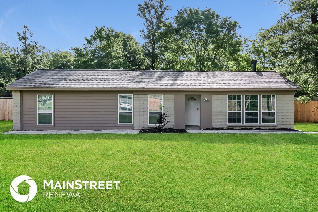 24118 Grey Fox Dr in Huffman, TX - Foto de edificio