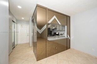 10537 NW 11th St in Pembroke Pines, FL - Building Photo