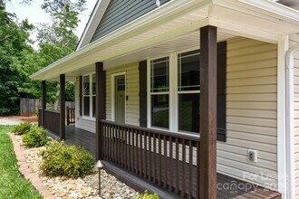 6835 Ingleside Dr in Sherrills Ford, NC - Building Photo - Building Photo