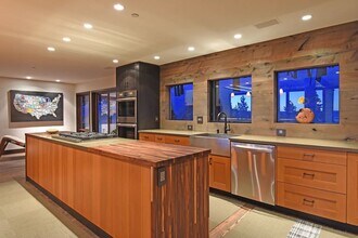 592 Fallen Leaf Way in Incline Village, NV - Building Photo - Building Photo