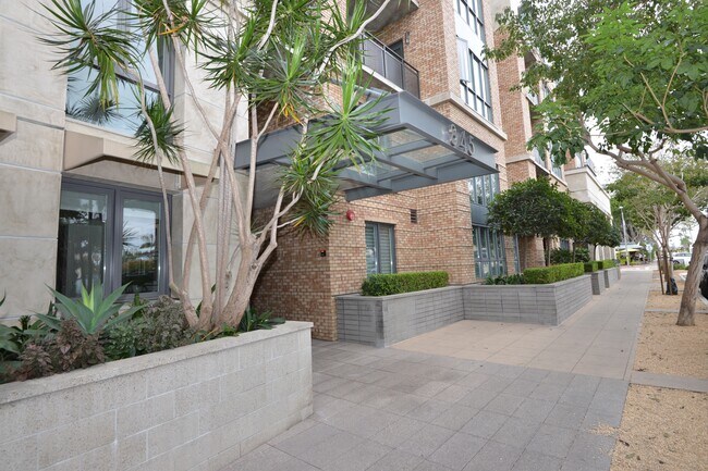 845 Fort Stockton Dr, Unit 401 in San Diego, CA - Building Photo - Building Photo