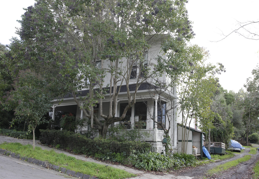 609 Galland St in Petaluma, CA - Building Photo