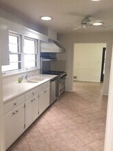 274 Land O Lakes Ct NE in Atlanta, GA - Foto de edificio - Building Photo