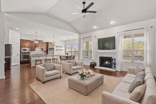 21824 Agarito Ln in Spicewood, TX - Building Photo
