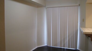 2600 Brookside Dr in Bakersfield, CA - Building Photo - Building Photo