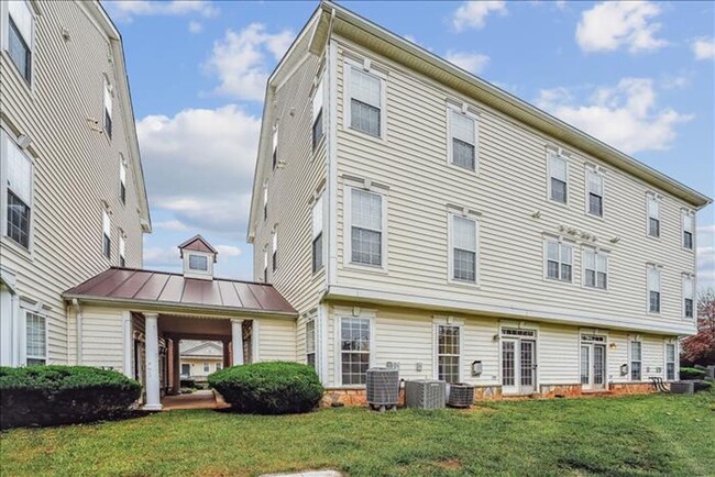 14477 Macon Grove Ln in Gainesville, VA - Foto de edificio - Building Photo