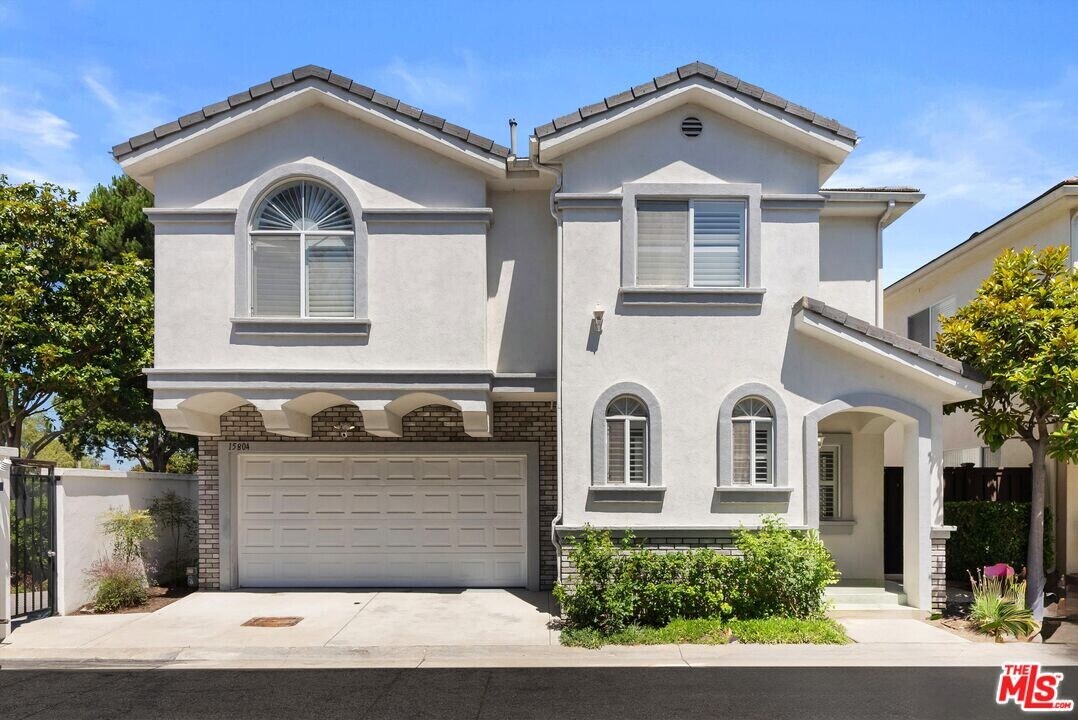15804 Crest Ln in Gardena, CA - Foto de edificio