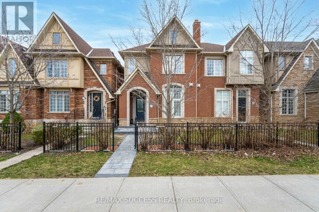 3466 Eglinton Ave W in Mississauga, ON - Building Photo