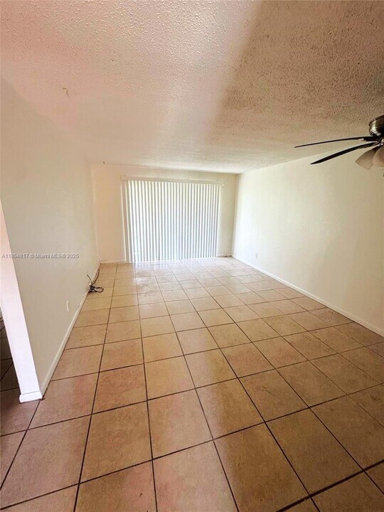 932 W Kalmia Dr in West Palm Beach, FL - Building Photo