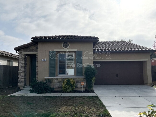 4304 Strathmore Pl in Merced, CA - Building Photo - Building Photo