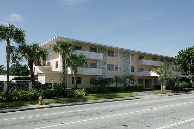 6250 Bird Rd in Miami, FL - Building Photo - Building Photo