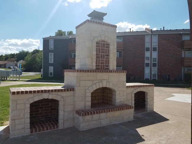 Hillside on Madison in Broken Arrow, OK - Foto de edificio - Building Photo