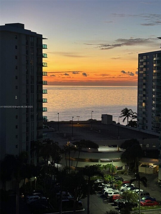 3800 S Ocean Dr, Unit 1016 in Hollywood, FL - Building Photo
