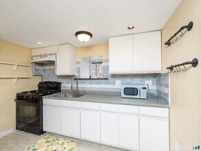 128 Perry Ave in Norwalk, CT - Building Photo - Building Photo