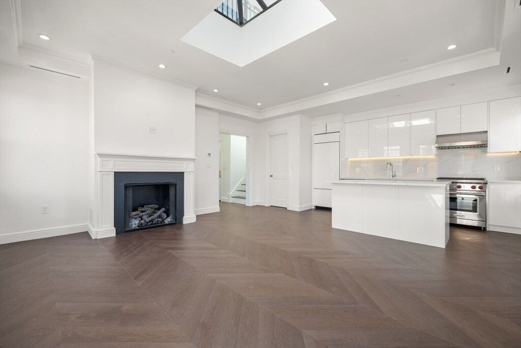 112 Myrtle St in Boston, MA - Building Photo