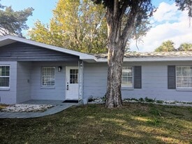 10785 W Spring Cir in Crystal River, FL - Building Photo