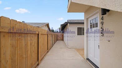 4951 Genesee Ave in San Diego, CA - Building Photo - Building Photo
