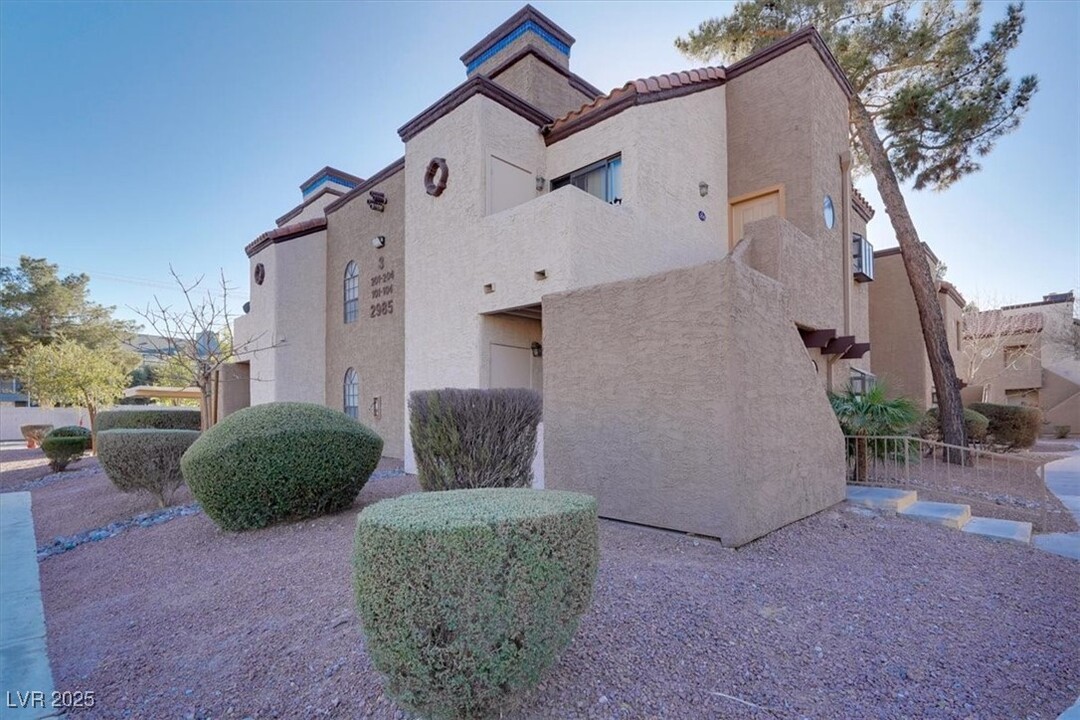 2985 Juniper Hills Blvd in Las Vegas, NV - Building Photo