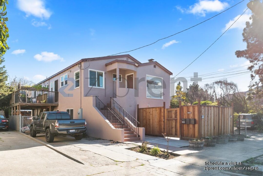 1909 Tenth St in Berkeley, CA - Building Photo