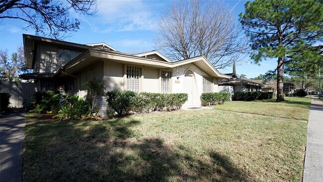 5666 Birchmont Dr photo'