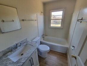 2308 Kersey St in Greensboro, NC - Foto de edificio - Building Photo