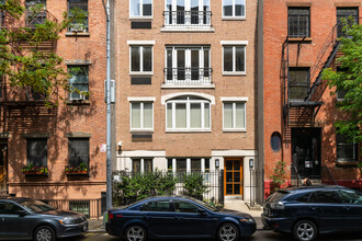 136 Sullivan St in New York, NY - Building Photo - Building Photo