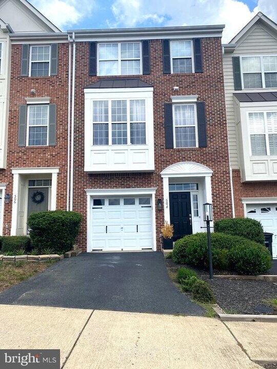 508 Legrace Terrace NE in Leesburg, VA - Building Photo