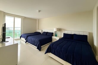 100 Bayview Dr, Unit 1026 in Sunny Isles Beach, FL - Building Photo - Building Photo