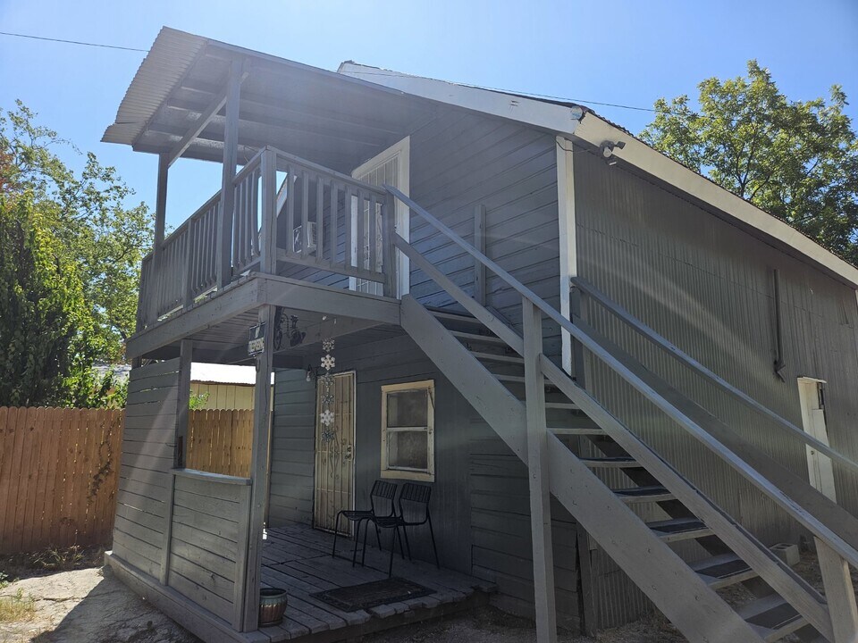 1719 W Craig Pl-Unit -1717-2 in San Antonio, TX - Building Photo