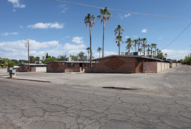 2550 E Lind Rd in Tucson, AZ - Building Photo - Building Photo