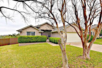 15712 Pasatiempo Ct in Austin, TX - Building Photo - Building Photo