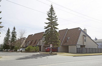 15 Ventura Ln NE in Calgary, AB - Building Photo - Building Photo