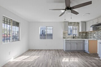 134 E 118th Pl in Los Angeles, CA - Building Photo - Building Photo