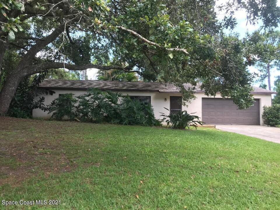 1214 Waffle St SE in Palm Bay, FL - Building Photo