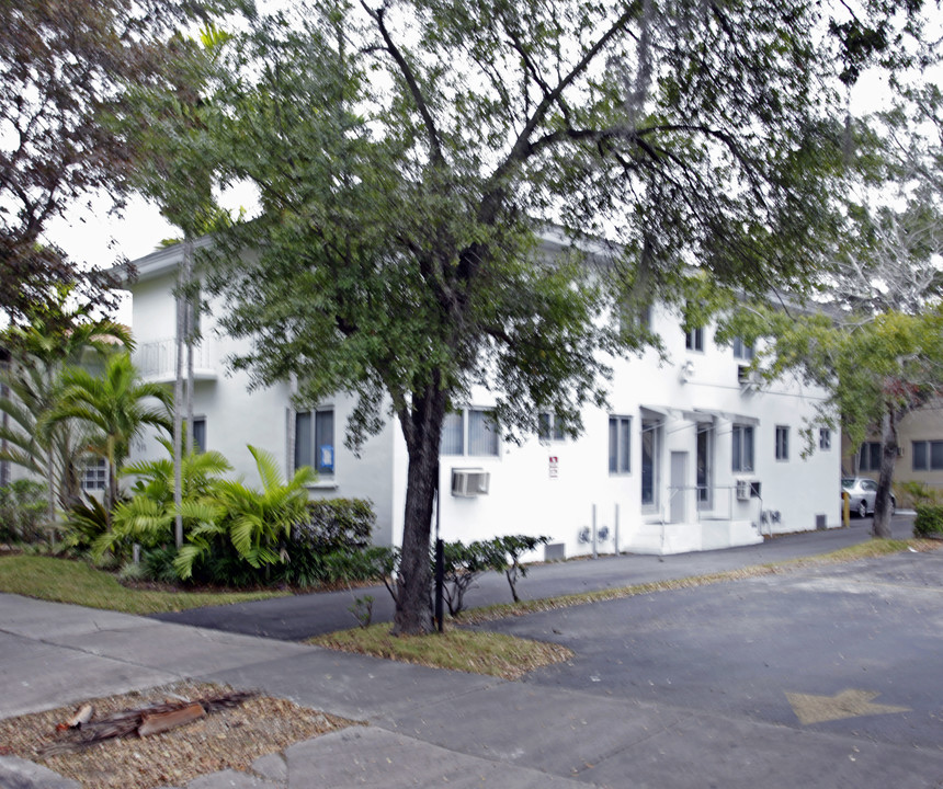 215 Antilla Ave in Coral Gables, FL - Foto de edificio