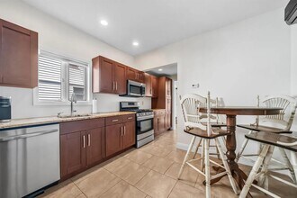 90 Union Ave, Unit 1 in Rutherford, NJ - Foto de edificio - Building Photo