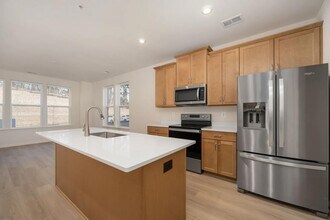 Neabsco Commons in Woodbridge, VA - Foto de edificio - Interior Photo