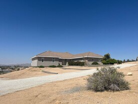 21972 Ocotillo Way in Apple Valley, CA - Building Photo