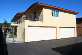 383 W Wilson St in Costa Mesa, CA - Building Photo - Building Photo