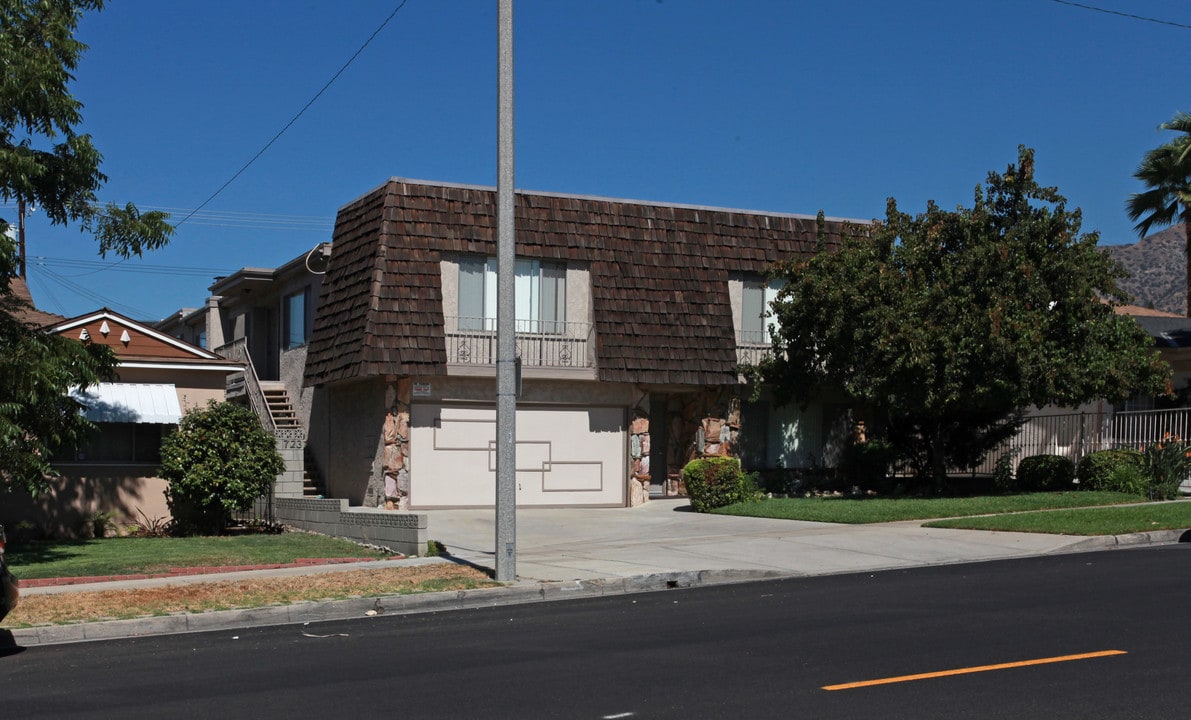 723 E Orange Grove Ave in Burbank, CA - Building Photo