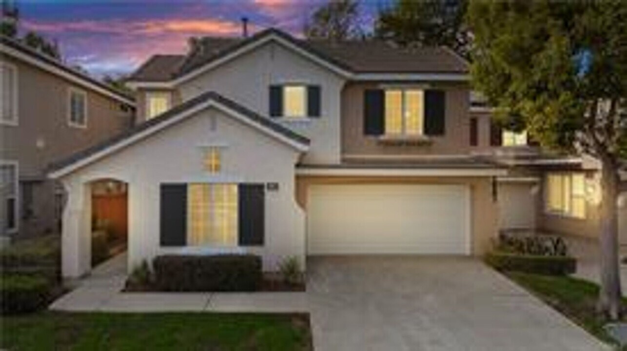 81 Plateau in Aliso Viejo, CA - Building Photo