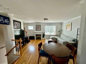 26 Floyd St in Waltham, MA - Building Photo - Building Photo