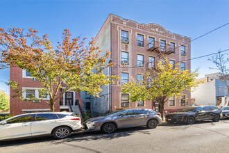 295 Montauk Ave in Brooklyn, NY - Building Photo - Building Photo