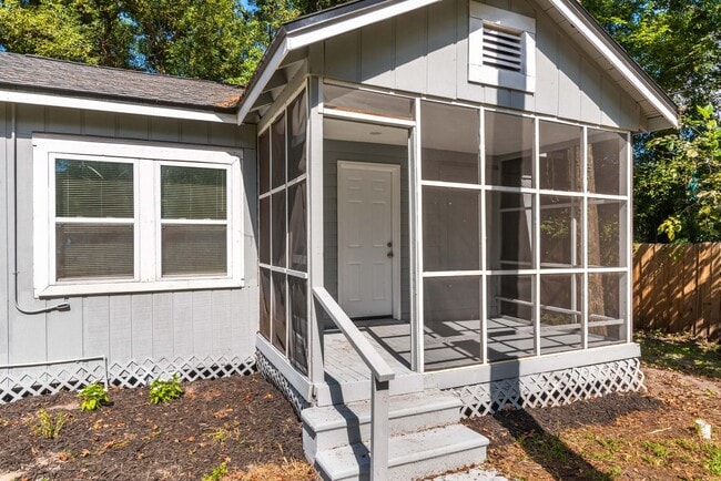 property at 1119 Kenmore St