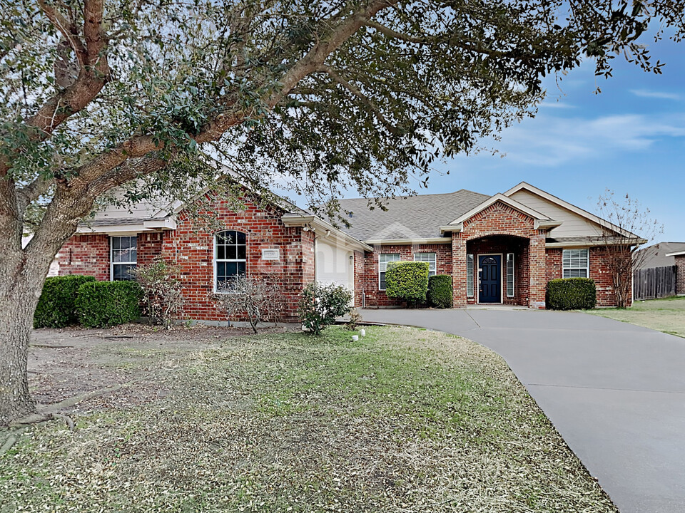 126 Parks Branch Rd in Red Oak, TX - Building Photo