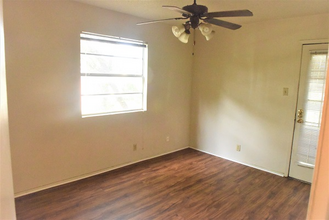 402 Hedgewood Dr-Unit -D in Georgetown, TX - Building Photo - Building Photo