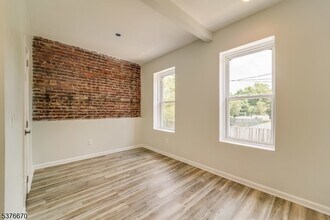 38 Willowdale Ave in Montclair, NJ - Building Photo - Building Photo