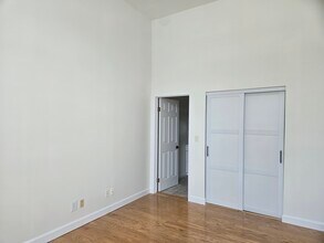 64 Forest St, Unit 126 in Medford, MA - Foto de edificio - Building Photo